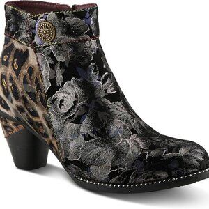 L'artiste Dessalynn Boots